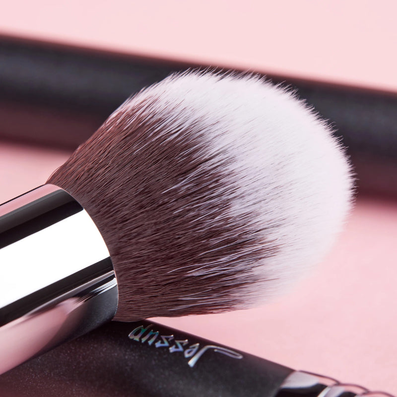 Tapered Concealer Brush for Flawless Blending