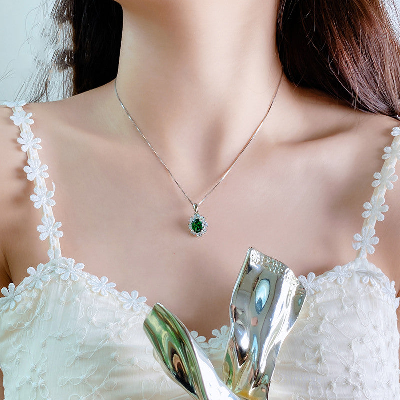 Stylish And Classic Emerald Necklace