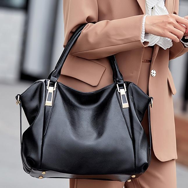 Casual Chic Shoulder Bag: Your Stylish Everyday Companion