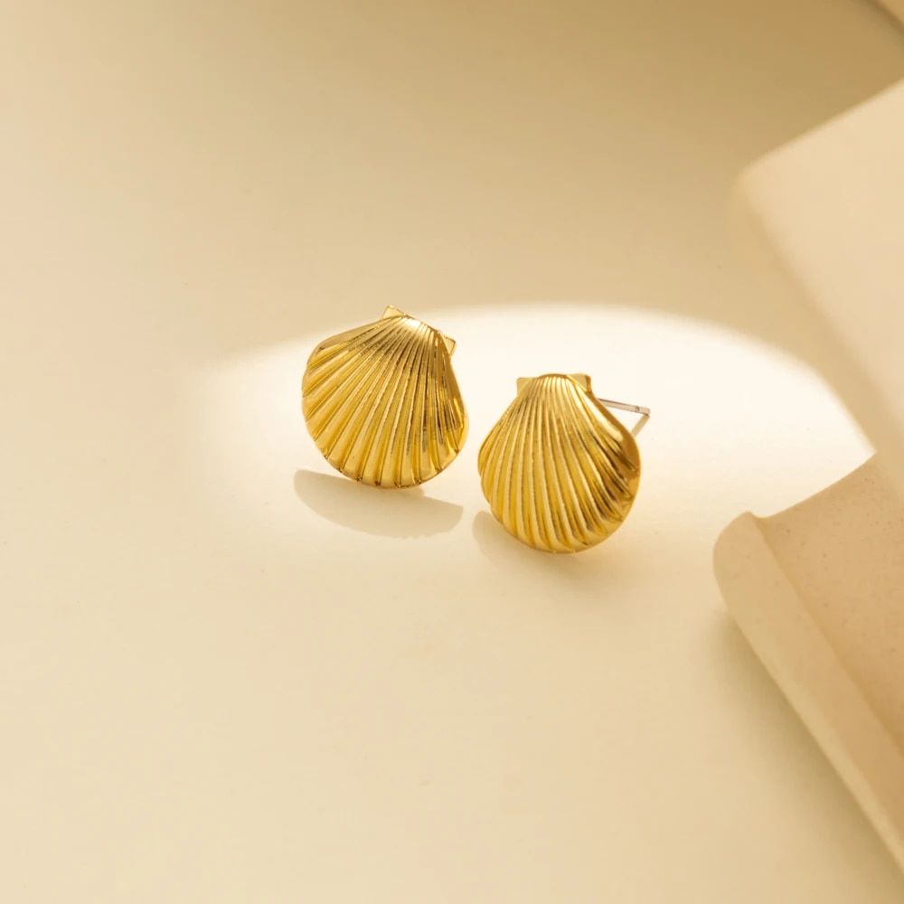 Vintage Shell-Inspired Stud Earrings for Women