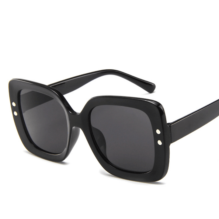 European and American Square Retro Rice Nail Sunglasses - MRSLM