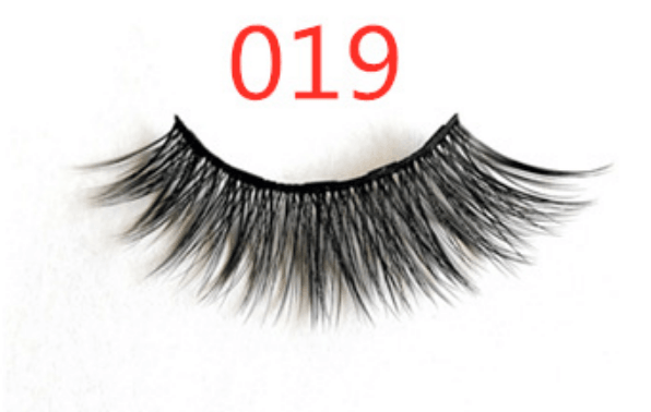 A Pair Of False Eyelashes With Magnets In Fashion - MRSLM